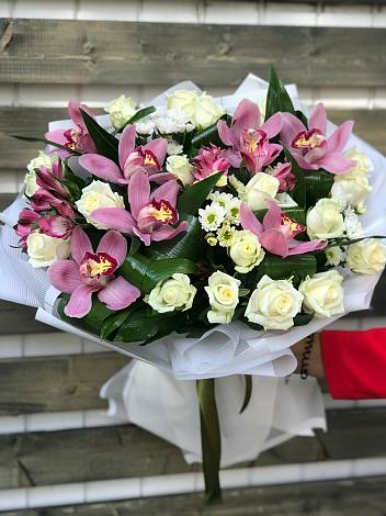 Букет цветов из: Розы и Хризантемы в Зирган