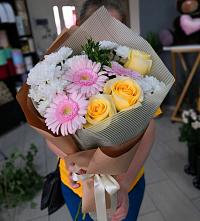 Букет цветов из:  Герберы, Розы и Хризантемы в Зирган