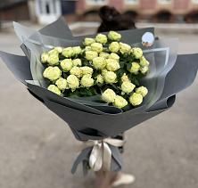 Букет Белые кустовые розы Солинеро в Зирган