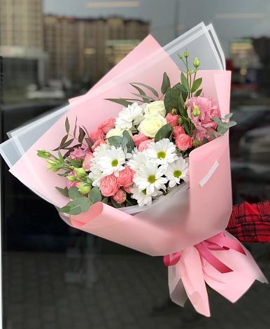 Букет цветов из: Розы, Лизиантусы и Хризантемы в Зирган
